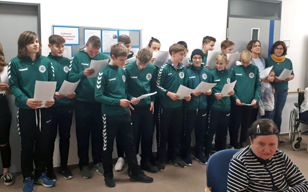 Weihnachtssingen der C1 im DRK-Wohnheim