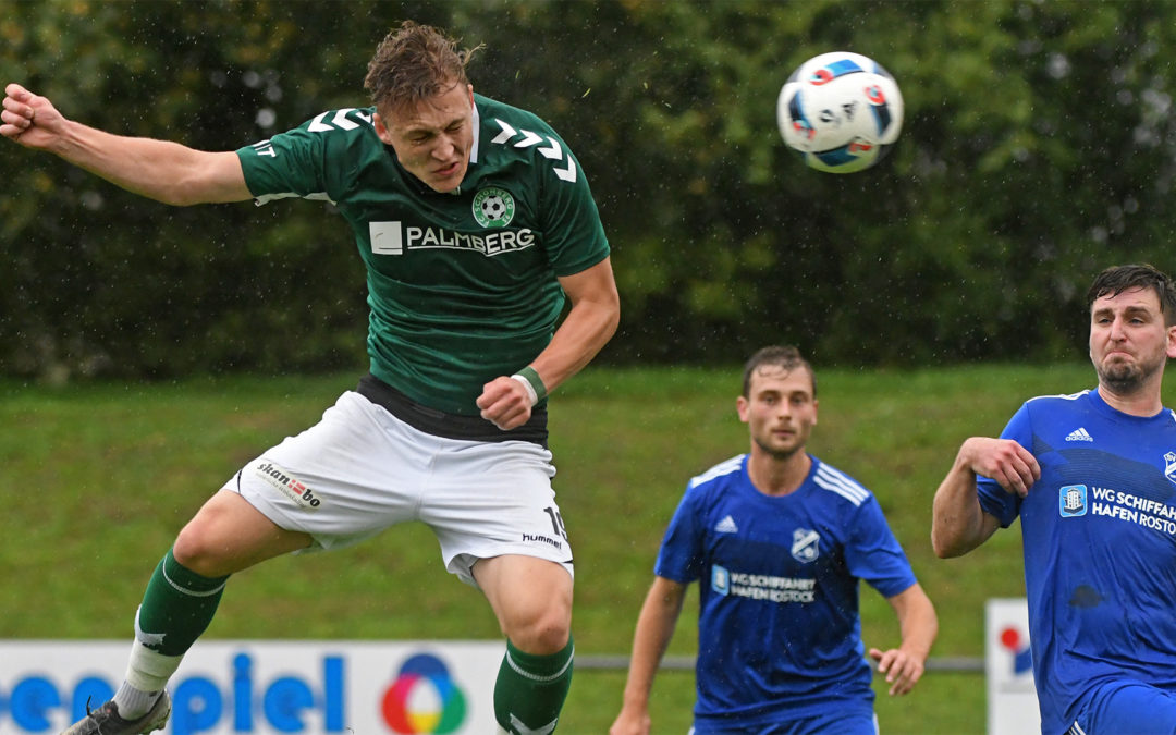 Schönberg siegt im Dauerregen