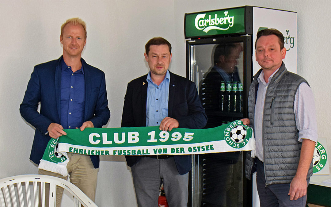 Carlsberg schenkt dem Club 1995 einen Kühlschrank