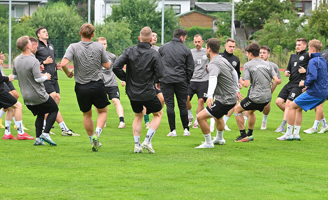 Herrenteams sind zurück auf dem Trainingsplatz